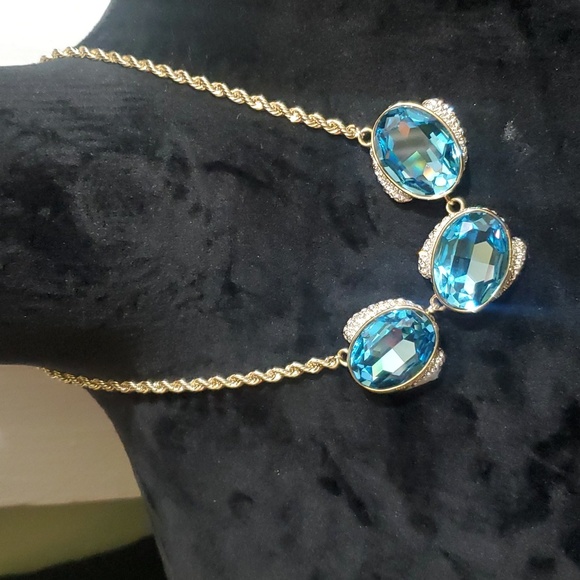 Elegant Gold Necklace with Blue Gemstones - Picture 2 of 11